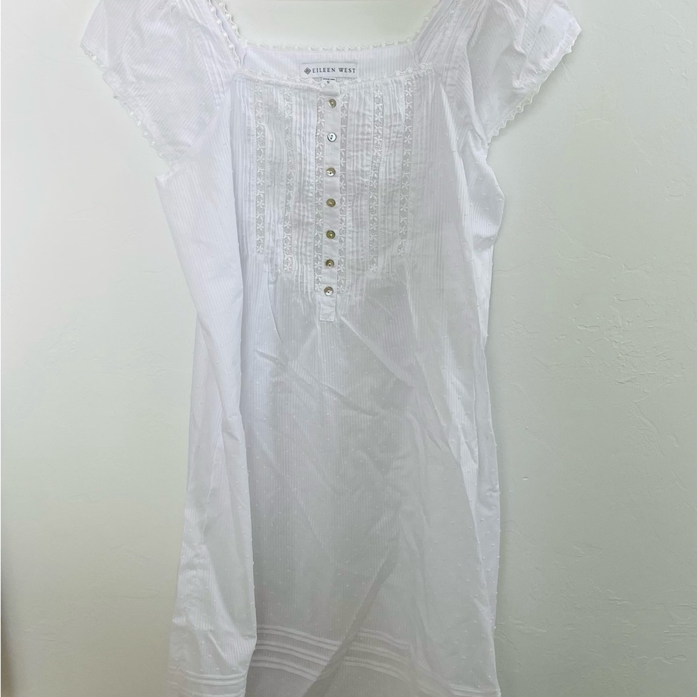 ELIEEN WEST NIGHT GOWN SIZE SMALL